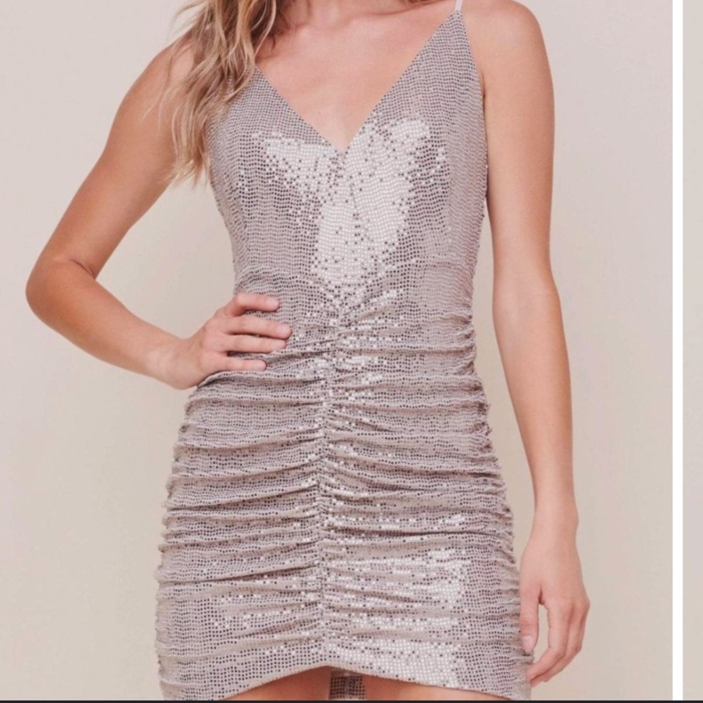 ASTR ruched sequin dress!! 🪩💃🏼